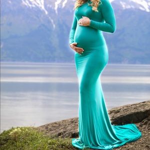 Beautiful green/teal maternity shoot dress!